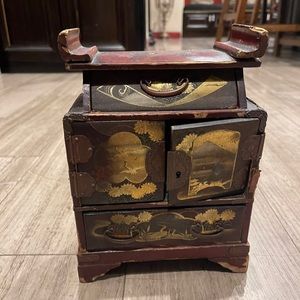 Antique Japanese decor / jewelry box